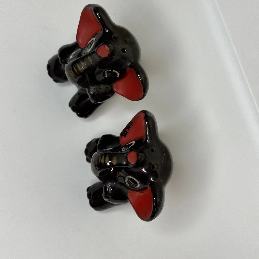 Vintage Black Elephant Salt and Pepper Shakers Japan Red Ears Cute‎ Collectible
